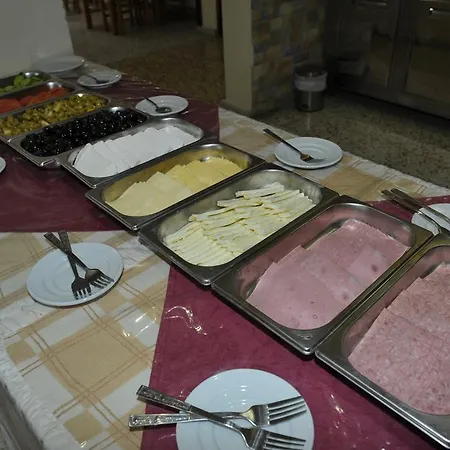 Minaides فندق 2*