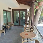 Ξενοδοχείο μηναΐδης Κακοπετριά