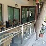 μηναΐδης 2* Κακοπετριά