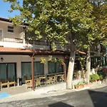 Ξενοδοχείο μηναΐδης 2*