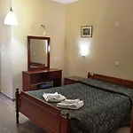 Ξενοδοχείο μηναΐδης 2*